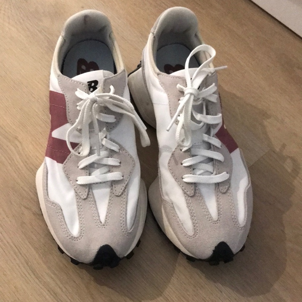 New Balance 327